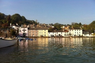 Image of the river front at Dittisham